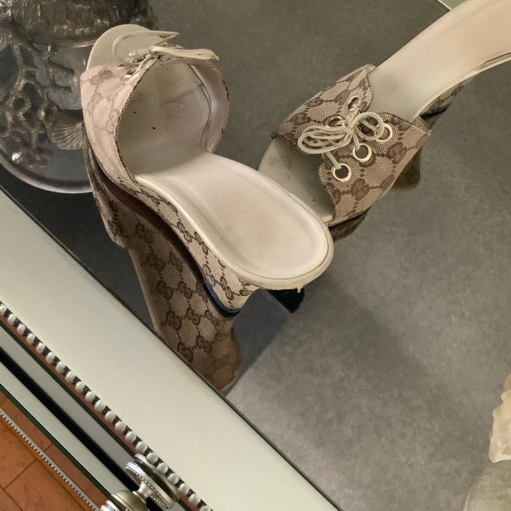 Gucci wedge size 8